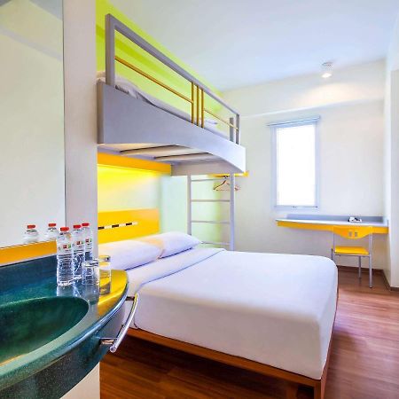 Ibis Budget Jakarta Cikini Esterno foto