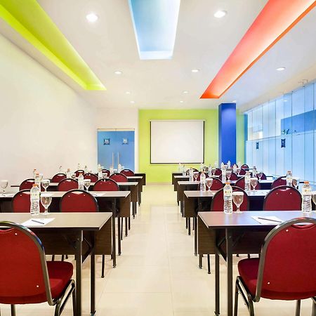 Ibis Budget Jakarta Cikini Esterno foto