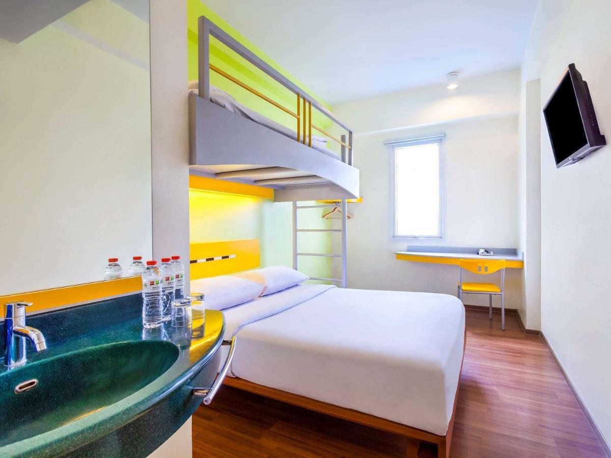 Ibis Budget Jakarta Cikini Esterno foto