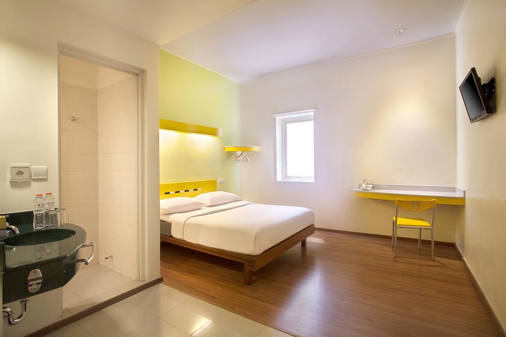 Ibis Budget Jakarta Cikini Esterno foto