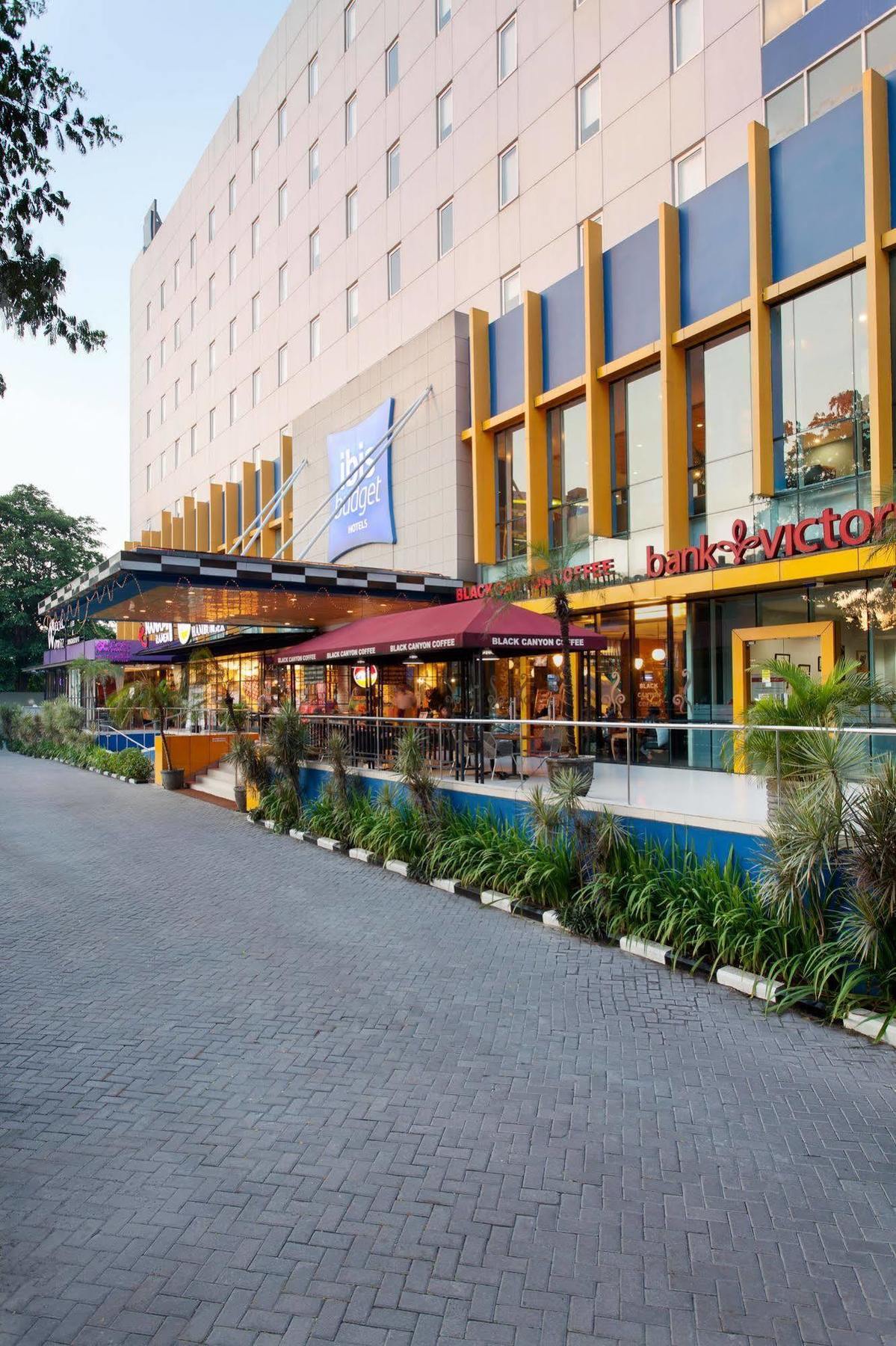 Ibis Budget Jakarta Cikini Esterno foto